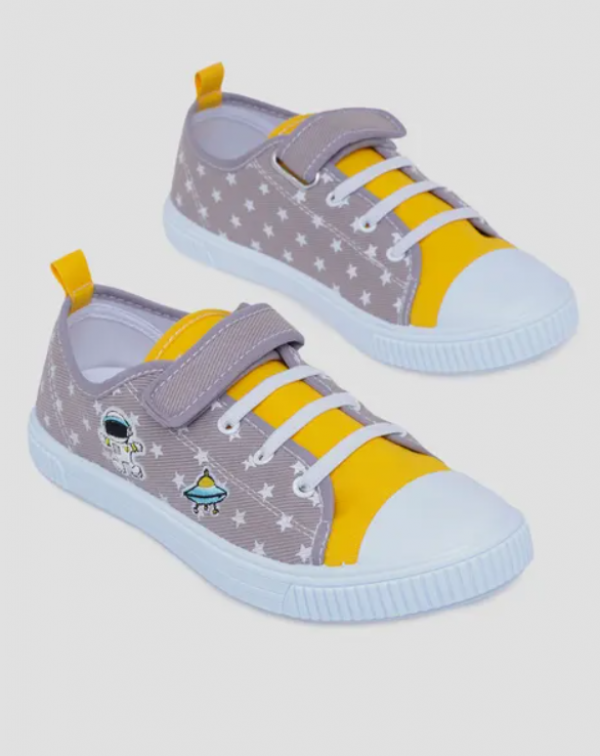 Sepatu Sneakers dengan Detail Velcro